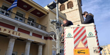 Κοζάνη: Ξεκίνησε ο χριστουγεννιάτικος στολισμός – Επί ποδός το Τμήμα Ηλεκτροφωτισμού