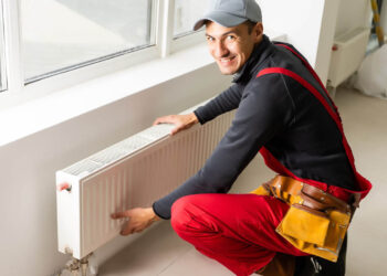 Γιατί είναι δυσεύρετοι και «τσουχτεροί» οι υδραυλικοί, οι ηλεκτρολόγοι και οι μπογιατζήδες: Οι ειδικοί απαντούν