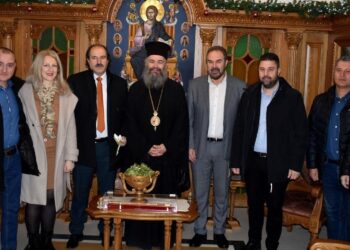 Ο Αντιπεριφερειάρχης και ο Δήμαρχος Φλώρινας με τον Μητροπολίτη κατά τη διάρκεια χριστουγεννιάτικων επισκέψεων.