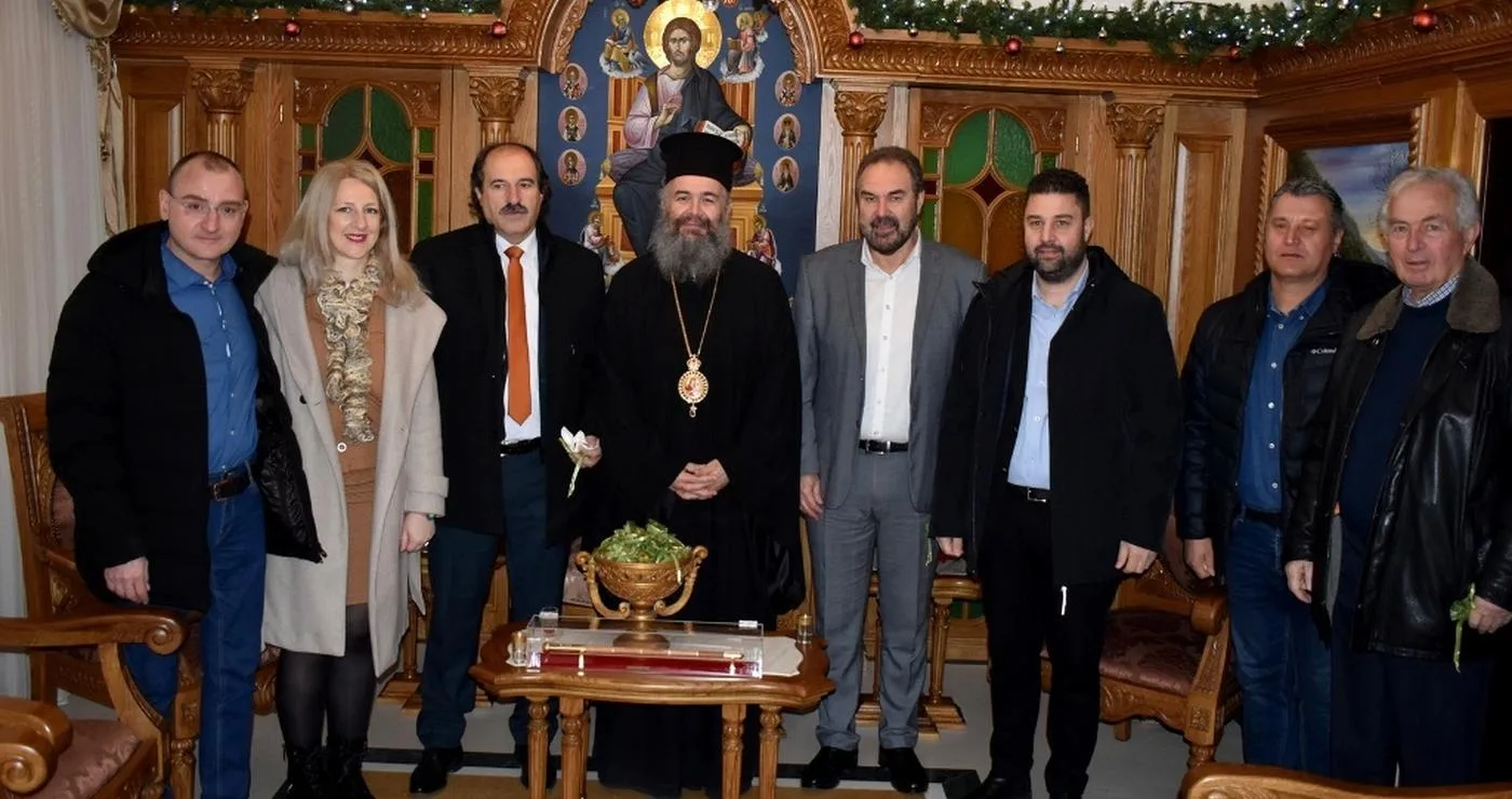 Ο Αντιπεριφερειάρχης και ο Δήμαρχος Φλώρινας με τον Μητροπολίτη κατά τη διάρκεια χριστουγεννιάτικων επισκέψεων.