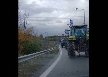 Γρεβενά: Μεγάλο κομβόι τρακτέρ κατευθύνεται προς το μπλόκο της Σιάτιστας