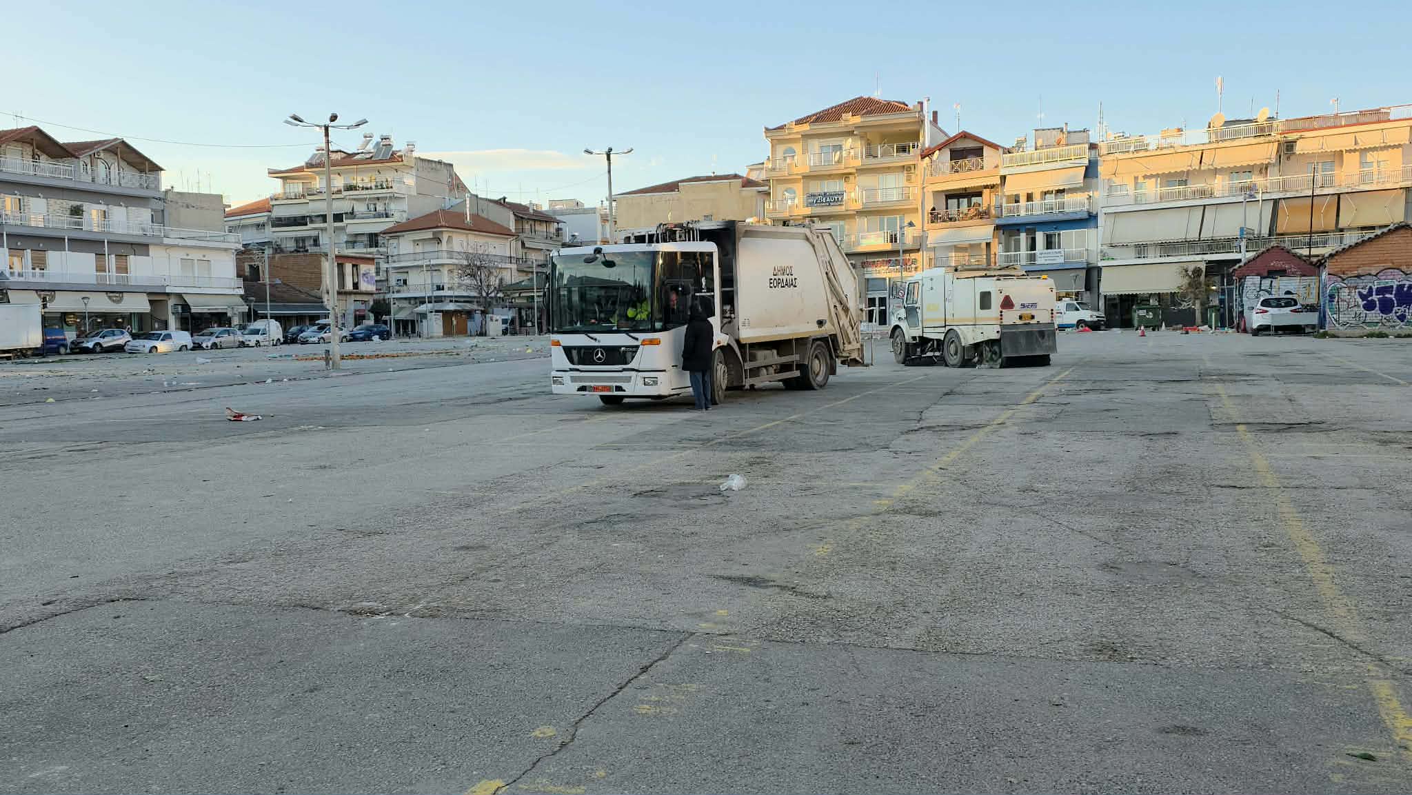 Πτολεμαΐδα: Με θερμοκρασίες κάτω από το μηδέν, τα συνεργεία καθαριότητας του Δήμου Εορδαίας εργάζονται πυρετωδώς, σήμερα, παραμονή Πρωτοχρονιάς (ρεπορτάζ της Κούλας Πουλασιχίδου)