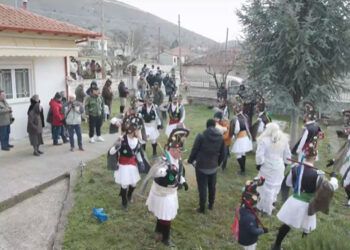Αναβίωσε το έθιμο των Μωμόγερων στα Αλωνάκια Κοζάνης (video)