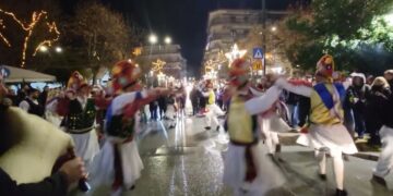 Οι Μωμόγεροι του Ποντιακού Συλλόγου Κομνηνών ξεσήκωσαν τη Φλώρινα! (video)