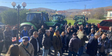 Στα γραφεία του ΟΠΕΚΕΠΕ στο Μαυροδέντρι οι αγρότες (φωτο-video)