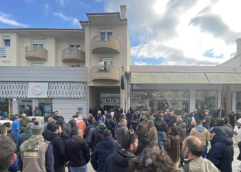 Οι αγρότες του μπλόκου της Σιάτιστας στα γραφεία του ΕΛΓΑ στην Κοζάνη (Βίντεο & φωτογραφίες)