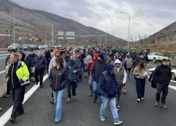 Οι αγρότες της Καστοριάς στο μπλόκο της Σιάτιστας – Μόσχος: “Δεν κρυβόμαστε, στόχος είναι το λιμάνι της Θεσσαλονίκης”