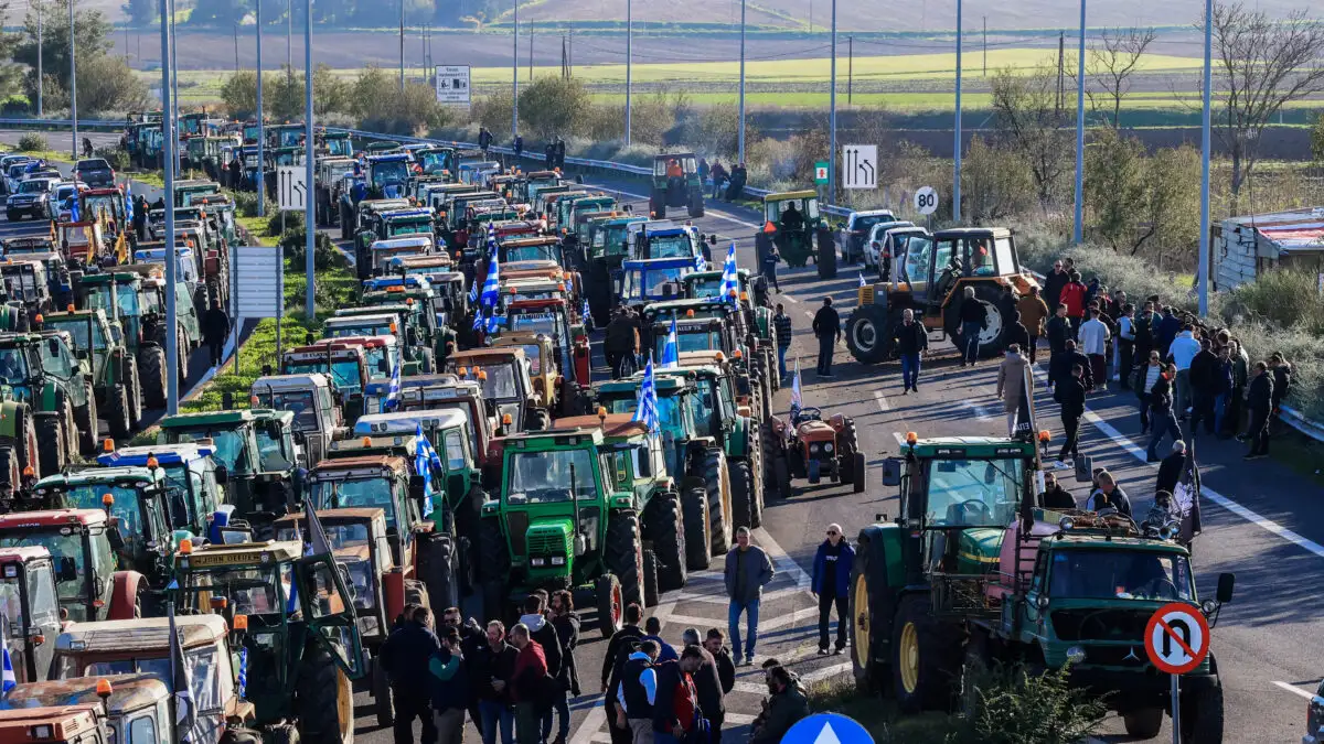 Γεμίζει τρακτέρ η Εγνατία Οδός- Μπλόκο στη Σιάτιστα για τις εμπορικές μεταφορές, τι θα γίνει με τα ΙΧ