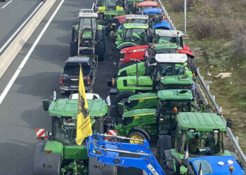 ΣΥΜΒΑΙΝΕΙ ΤΩΡΑ: Κλείνουν Εγνατία οδό και παράδρομο, στο μπλόκο Σιάτιστας, οι αγρότες