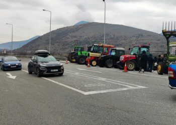 24ωρος αποκλεισμός για τα φορτηγά στο μπλόκο της Σιάτιστας- Ανοίγουν για τις γιορτές των Χριστουγέννων και ανανεώνουν το ραντεβού στους δρόμους οι αγρότες