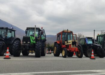 24ωρος αποκλεισμός για τα φορτηγά στο μπλόκο της Σιάτιστας- Ανοίγουν για τις γιορτές των Χριστουγέννων και ανανεώνουν το ραντεβού στους δρόμους οι αγρότες