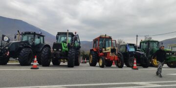 24ωρος αποκλεισμός για τα φορτηγά στο μπλόκο της Σιάτιστας- Ανοίγουν για τις γιορτές των Χριστουγέννων και ανανεώνουν το ραντεβού στους δρόμους οι αγρότες