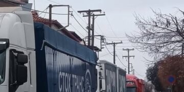 «Μπλόκο» φορτηγών στην Αιανή- Η κινητοποίηση των αγροτών δημιούργησε μποτιλιάρισμα στην Ιστορική Έδρα του Δήμου Κοζάνης