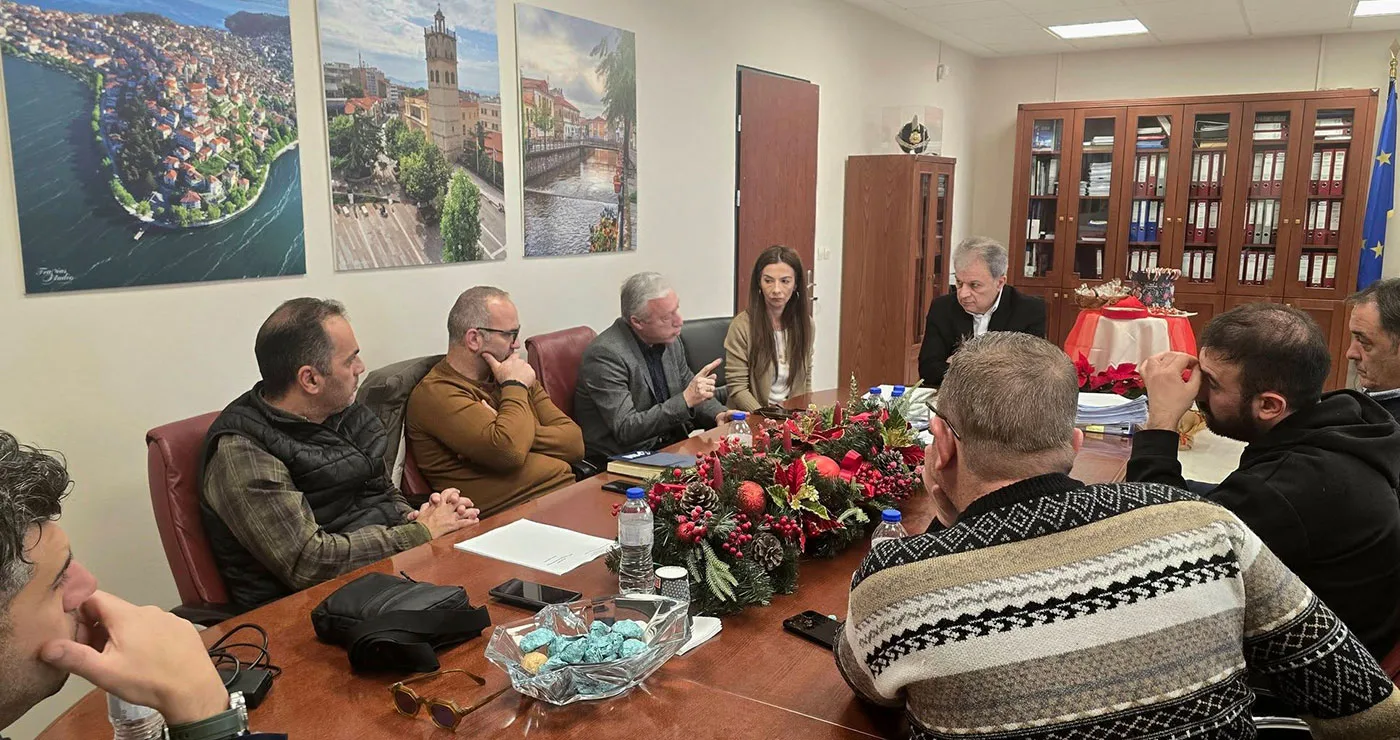 Σύσκεψη στην Περιφέρεια για τον μετασχηματισμό της Ακρινής σε πρότυπο πράσινο οικισμό