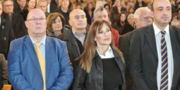 Αμύνταιο: Με Βίκυ Χατζηβασιλείου και τον Μητροπολίτη η λειτουργία της δεύτερης ημέρας των Χριστουγέννων