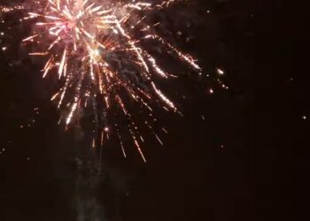 Δικογραφία της ΕΛ.ΑΣ για τα βεγγαλικά στην κεντρική πλατεία Κοζάνης- Ενημερώθηκε η Εισαγγελία