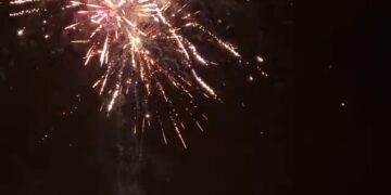 Δικογραφία της ΕΛ.ΑΣ για τα βεγγαλικά στην κεντρική πλατεία Κοζάνης- Ενημερώθηκε η Εισαγγελία