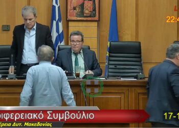 Μετάβαση σε… ρινγκ- Παραλίγο στα χέρια Βύζας- Μπαρδάκας στο Περιφερειακό Συμβούλιο- Πολίτες κινήθηκαν εναντίον του Δημάρχου Γρεβενών(video)