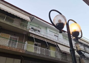 Διαμαρτυρία δημότη της Πτολεμαΐδας για έλλειψη φωτισμού σε οδό