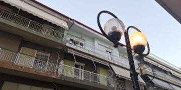 Διαμαρτυρία δημότη της Πτολεμαΐδας για έλλειψη φωτισμού σε οδό