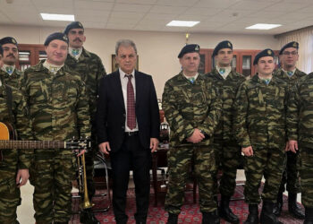 Η Φιλαρμονική της 9ης Ταξιαρχίας είπε τα κάλαντα στον Περιφερειάρχη (video)