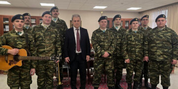 Η Φιλαρμονική της 9ης Ταξιαρχίας είπε τα κάλαντα στον Περιφερειάρχη (video)