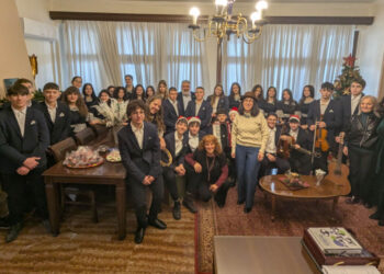 Χριστουγεννιάτικα κάλαντα και ευχές στο Δημαρχείο Εορδαίας από τους μαθητές του 6ου Δημοτικού και του Μουσικού Σχολείου