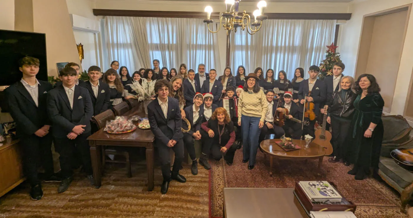 Χριστουγεννιάτικα κάλαντα και ευχές στο Δημαρχείο Εορδαίας από τους μαθητές του 6ου Δημοτικού και του Μουσικού Σχολείου