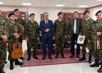 Τα κάλαντα των Χριστουγέννων έψαλαν στον Περιφερειάρχη, ο Στρατός, η ΠΑΝΔΩΡΑ και σύλλογοι (video)