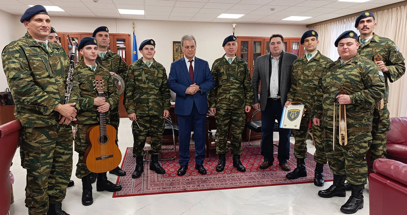 Τα κάλαντα των Χριστουγέννων έψαλαν στον Περιφερειάρχη, ο Στρατός, η ΠΑΝΔΩΡΑ και σύλλογοι (video)