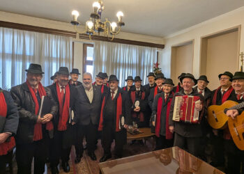 Γιορτινή ατμόσφαιρα την τελευταία μέρα του χρόνου στο Δημαρχείο Εορδαίας