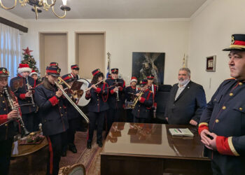 Εορταστικές ευχές και κάλαντα στο δημαρχείο Εορδαίας