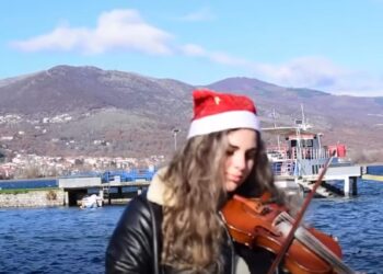 Καστοριά: Τα παραδοσιακά Κάλαντα της Ικαρίας, σε μια ξεχωριστή εκτέλεση από τους φοιτητές του Πανεπιστημίου (video)