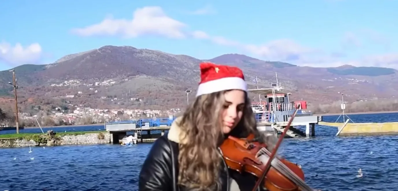 Καστοριά: Τα παραδοσιακά Κάλαντα της Ικαρίας, σε μια ξεχωριστή εκτέλεση από τους φοιτητές του Πανεπιστημίου (video)