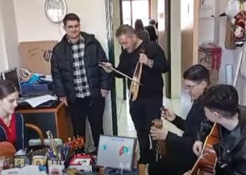 “Χριστός γεννέθεν” – Τα ποντιακά κάλαντα από το Μουσικό Σχολείο Πτολεμαΐδας (video)