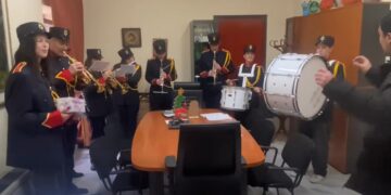 Τρίγωνα κάλαντα στο δημαρχείο Bελβεντού (video)