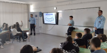 Μαθητές και εκπαιδευτικοί του Γυμνασίου Αναρράχης – Εμπορίου ενημερώθηκαν από το ΕΚΑΒ στις πρώτες βοήθειες