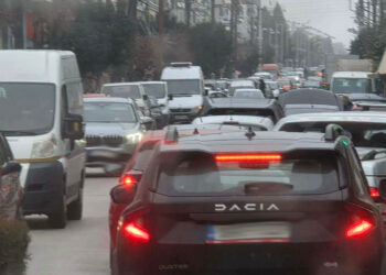 Γέμισε αυτοκίνητα η Πτολεμαΐδα ενόψει της έλευσης των αποδήμων για τις γιορτές (Φωτογραφία)