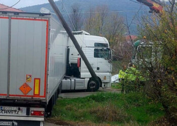 Κριτική ΚΚΕ για το φορτηγό που πρόσκρουσε σε κολώνα, μεταφέροντας πολεμικό υλικό προς στρατόπεδο της Κοζάνης