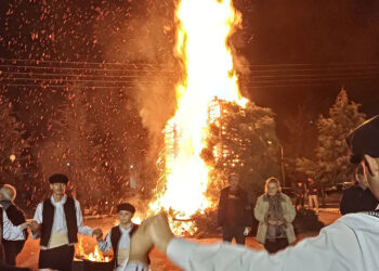 Η φωτιά των Χριστουγέννων άναψε και φέτος στην Ασβεστόπετρα (φωτο-video)