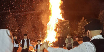 Η φωτιά των Χριστουγέννων άναψε και φέτος στην Ασβεστόπετρα (φωτο-video)