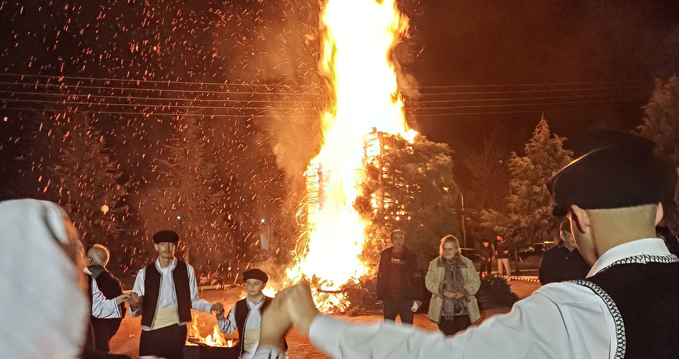 Η φωτιά των Χριστουγέννων άναψε και φέτος στην Ασβεστόπετρα (φωτο-video)