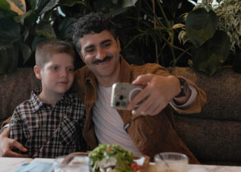 Ο μικρός Λουκάς από την Καστοριά συνάντησε τον “Άγιο Παΐσιο” μέσα από το Make a Wish Greece – Το δώρο που του έκανε ο Προκόπης Αγαθοκλέους