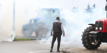 Θεσσαλονίκη: Χημικά από ΜΑΤ σε αγρότες που επιχείρησαν να προσεγγίσουν το αεροδρόμιο