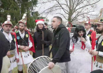 Δείτε σε ζωντανή μετάδοση το έθιμο των Μωμόγερων στον Τετράλοφο Κοζάνης