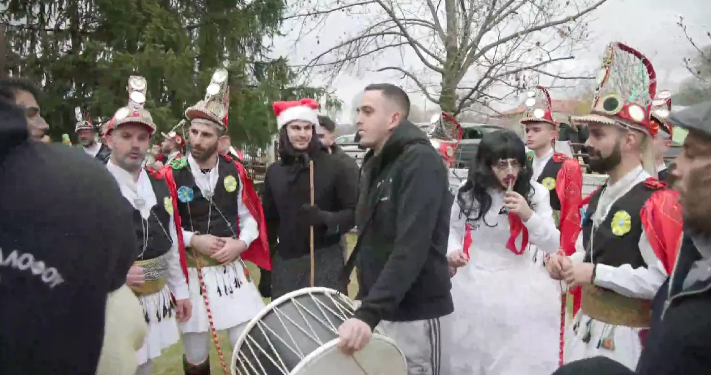 Δείτε σε ζωντανή μετάδοση το έθιμο των Μωμόγερων στον Τετράλοφο Κοζάνης