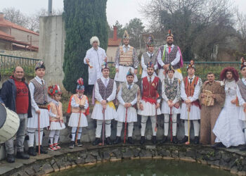 Καρυοχώρι: Μικροί και μεγάλοι στο δρόμο για τα «Κοτζαμάνια» (Βίντεο και Φωτογραφίες)