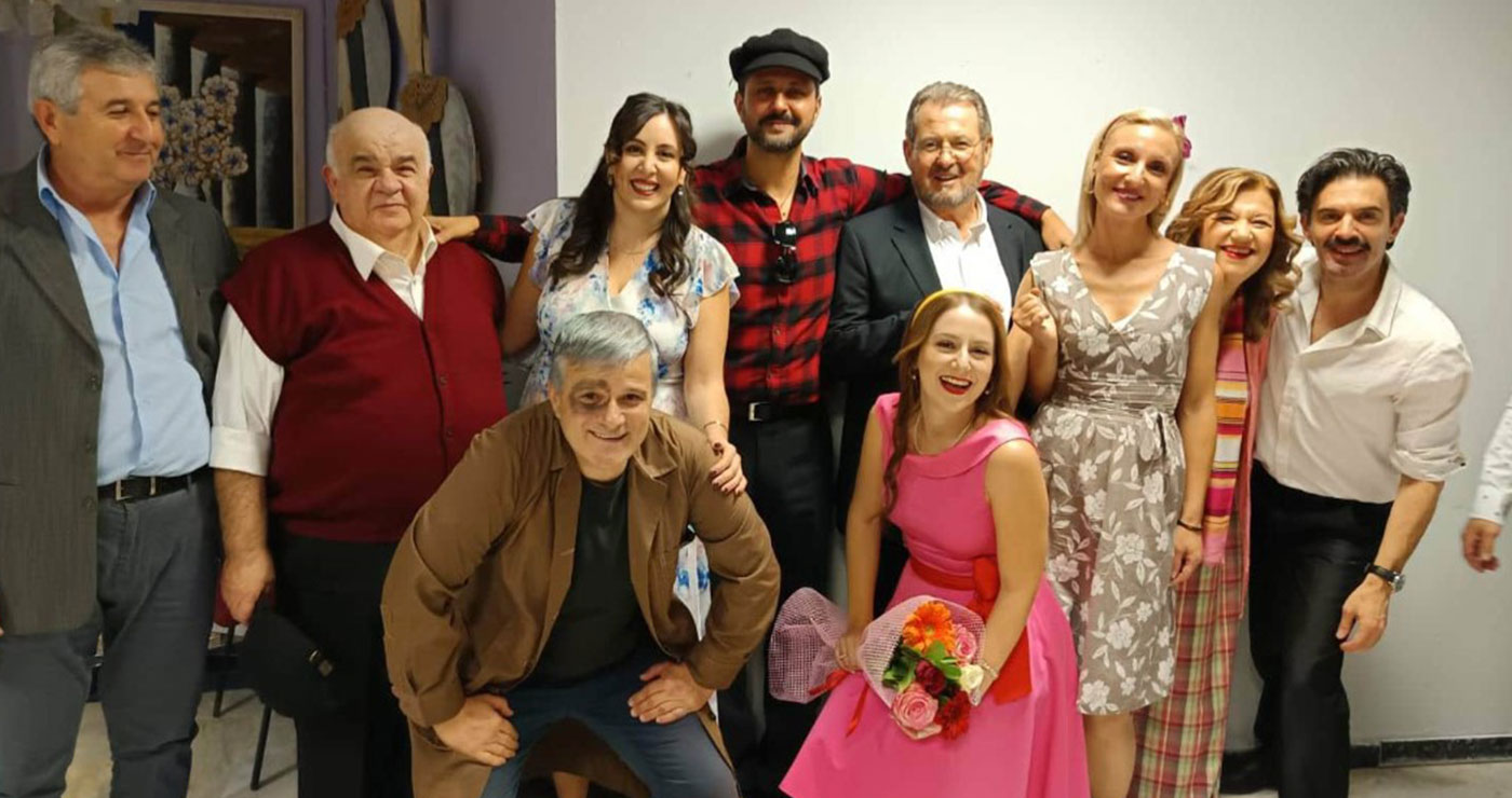 Ενθουσίασε το πολυπληθές ακροατήριό της η Θεατρική Ομάδα “ΟΛΙΓΟΝ ΤΙ” με τη θεατρική παράσταση “ο Μπακαλόγατος”