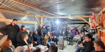 Νέο κλείσιμο του δρόμου στο μπλόκο Φιλώτα – Γλέντι την Παραμονή της Πρωτοχρονιάς