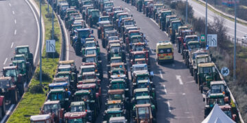 Χριστούγεννα στα μπλόκα για τους αγρότες: Νέα πανελλαδική σύσκεψη την Κυριακή για να εντείνουν τις δράσεις τους